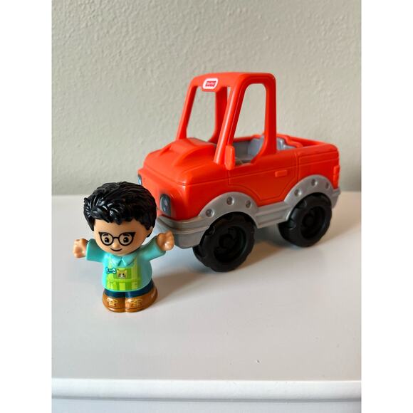 Fisher-Price Little People Pick-Up Truck and Fire Engine toy lot with Figures - Picture 5 of 9